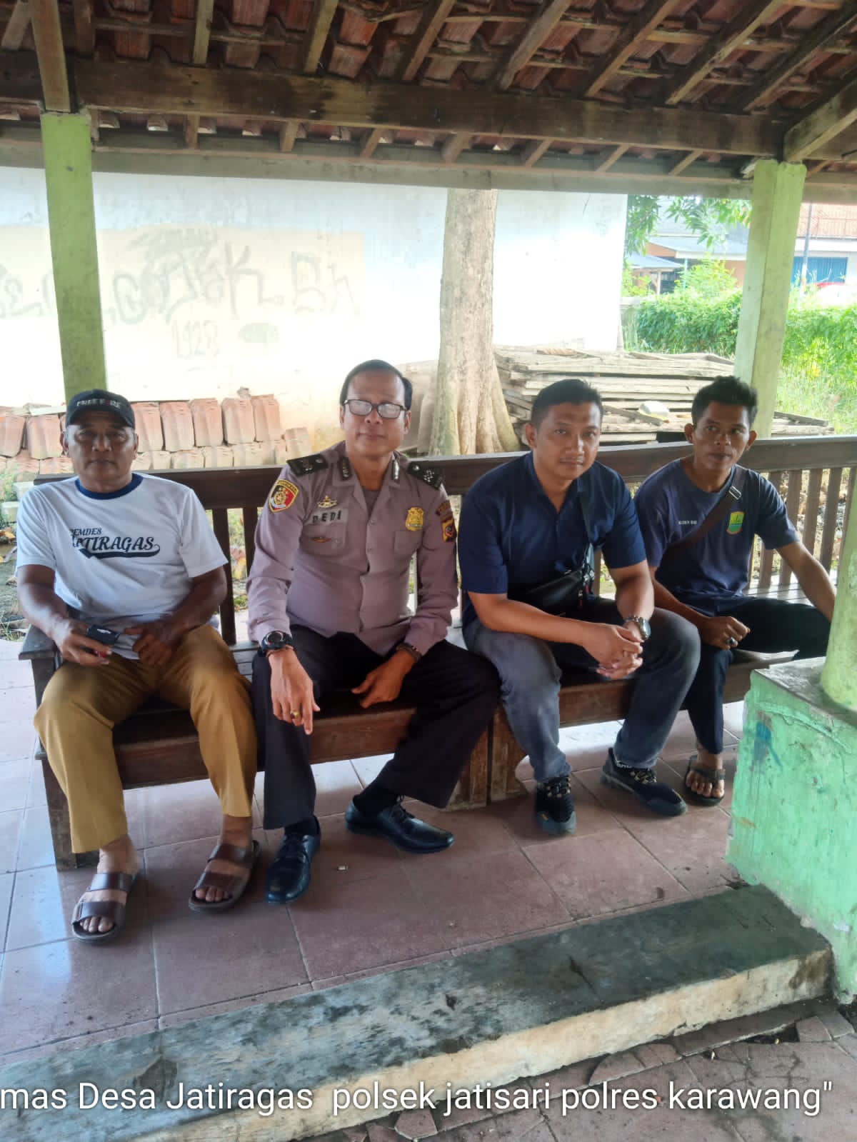 Polisi Caket Desa Jatisari Kecamatan Jatisari Kabupaten Karawang